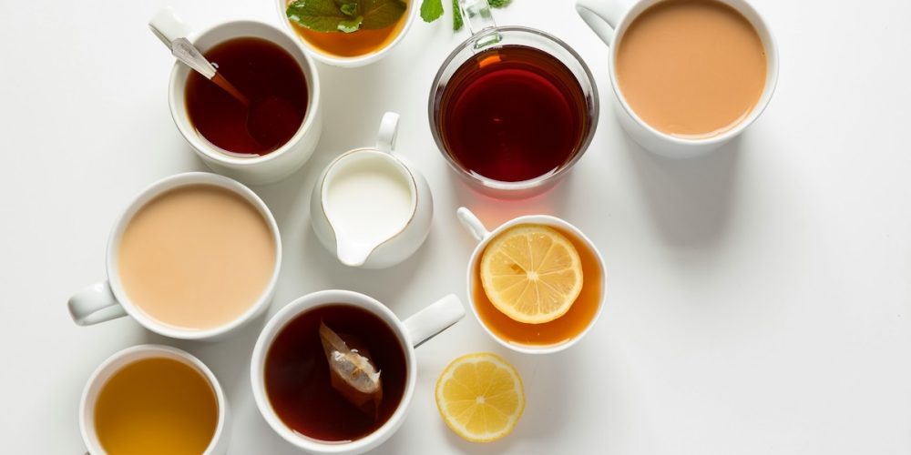 Comment le choix entre thé et café peut influencer la santé osseuse des femmes après 50 ans