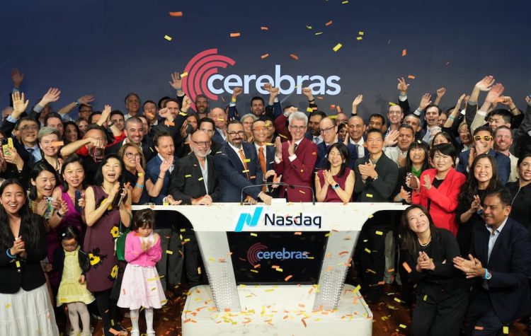 L&rsquo;entrée en bourse fulgurante de Cerebras : le fabricant de puces qui défie Nvidia