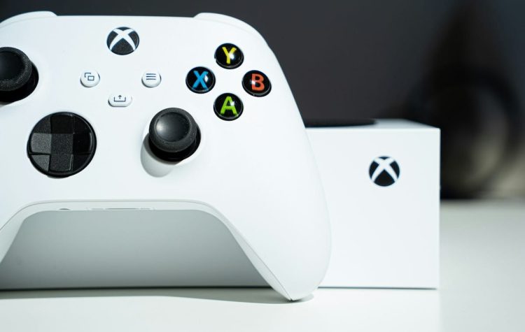 Une nouvelle manette Xbox compacte dédiée au cloud gaming avec batterie intégrée
