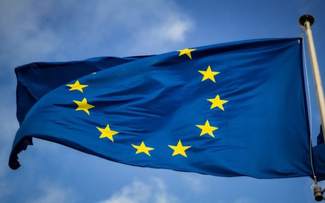Accord européen sur l&rsquo;IA et règles simplifiées : innovation et protection des droits fondamentaux